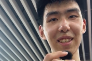 ??徐昕調(diào)侃和王俊杰搭檔內(nèi)線：多給我傳點(diǎn)球啊配圖