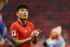 北青：國足抵達新加坡當晚就開練，不排除武磊與張玉寧搭檔鋒線配圖