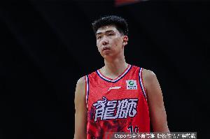 媒體人：徐昕還有不少防守漏洞 想試訓(xùn)NBA須在防守端利用體型優(yōu)勢配圖