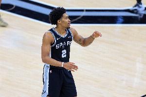 哈珀:誰都渴望在場上打決勝時刻 但我信任米奇的安排配圖
