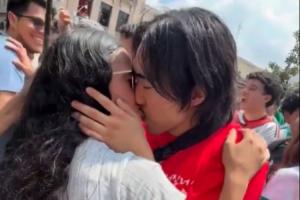 樂不思蜀!韓國球迷在墨西哥已玩嗨,與當?shù)啬吧蛎越游桥鋱D