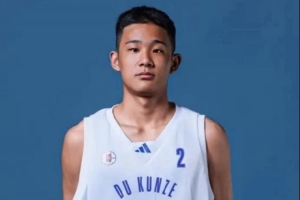 媒體人：杜鋒之子杜昆澤入選2026年Jr.NBA精英訓(xùn)練營配圖