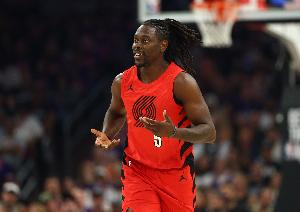 真摯的祝福!NBA官方為朱·霍勒迪送上36歲生日祝福??配圖