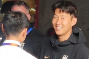 首戰(zhàn)6射1正！韓媒：孫興慜賽后未接受采訪，說了句謝謝后離開配圖