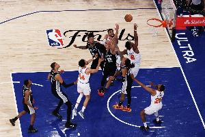魔術(shù)師：OG的補籃不僅限于NBA 更是整個體育史上最偉大時刻之一配圖