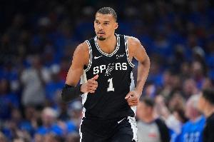 考辛斯:馬刺隊(duì)度過(guò)了一個(gè)不可思議的賽季 但不會(huì)以NBA總冠軍告終配圖