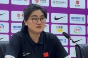中國U17女籃主帥:面對年齡大的職業(yè)俱樂部 隊(duì)員們打出了團(tuán)隊(duì)籃球配圖