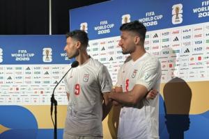 TA：FIFA工作人員多次試圖結(jié)束采訪，伊朗球員都希望繼續(xù)說下去配圖