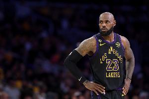 JR：剛?cè)ヲT士時任務就是防守 在詹姆斯身邊打球一切都變得很簡單配圖