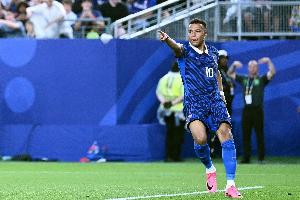 姆巴佩作為隊長率法國世界杯前兩戰(zhàn)全勝，上一位非門將球員是德尚配圖